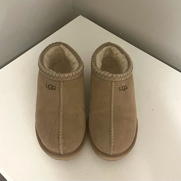 Women's DHGate Uggs - Picture 2 of 6